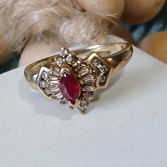 10K Gold and Ruby Gemstone Ring - Picture 9 of 9